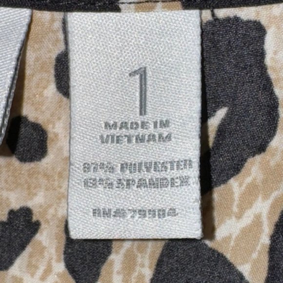 Zenergy by Chico's Size 1 Animal print lightweight jacket/zipper pockets - Picture 3 of 6